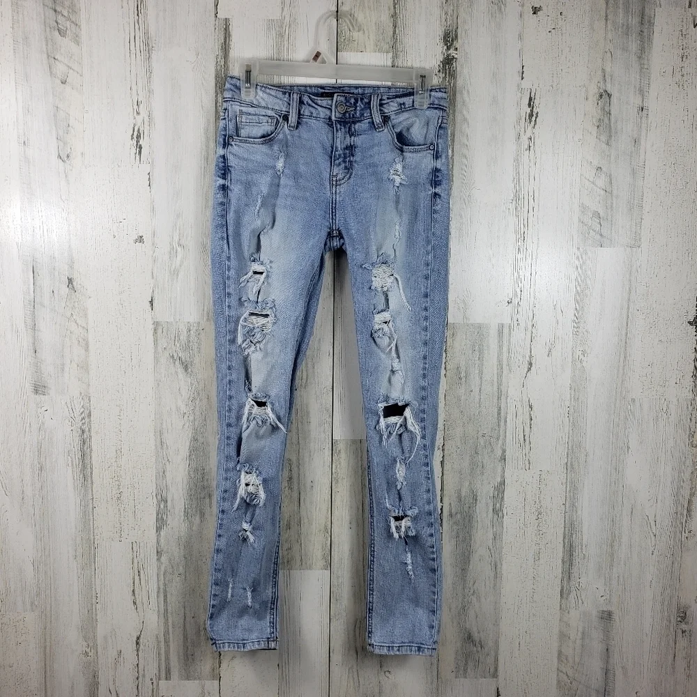 Fashion nova light wash highly ripped skinny jeans juniors size 1